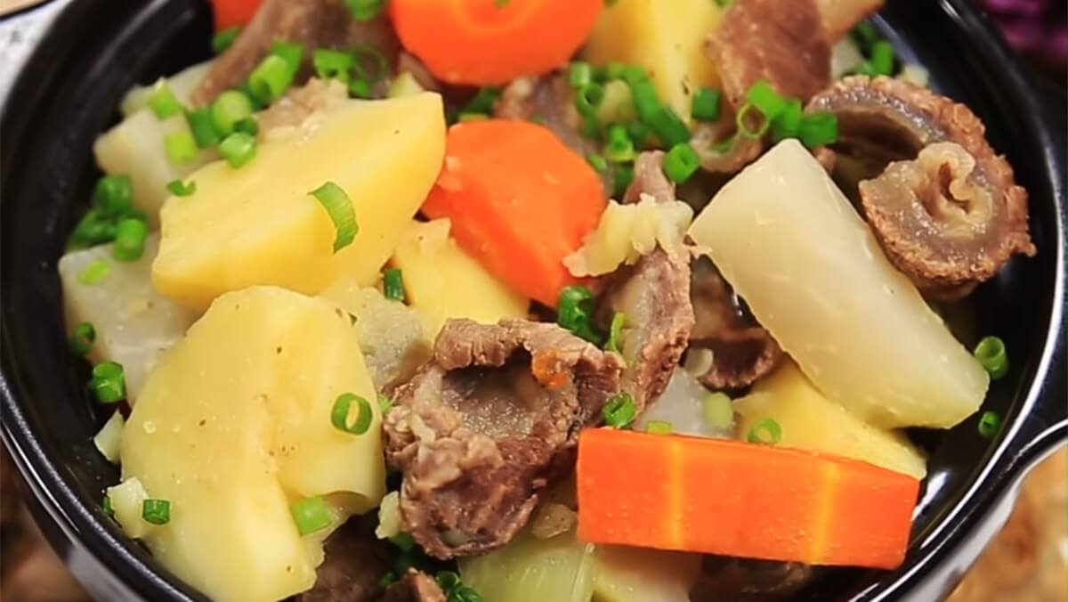 Gân bò hầm cà rốt thơm ngon không thể chối từ